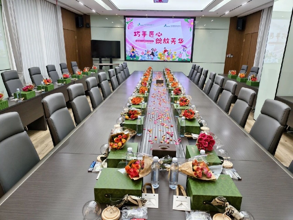 巧手匠心 绽放芳华 | 超信集团为庆祝国际三八女神节，用心策划DIY活动，派发精美礼物